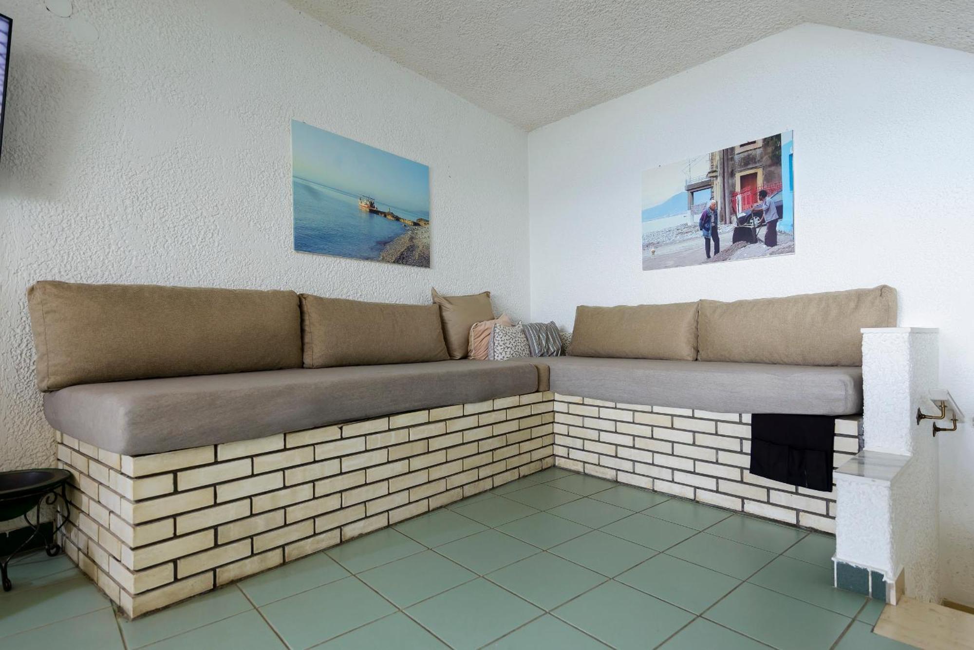 Agali 1 Mesonet In Front Of The Sea Apartment Akrogiali Exterior foto