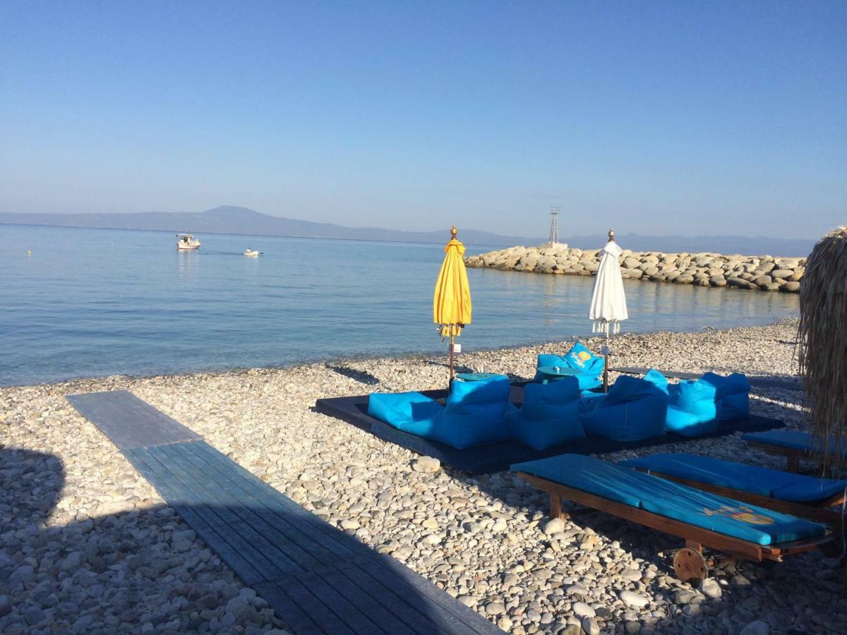 Agali 1 Mesonet In Front Of The Sea Apartment Akrogiali Exterior foto